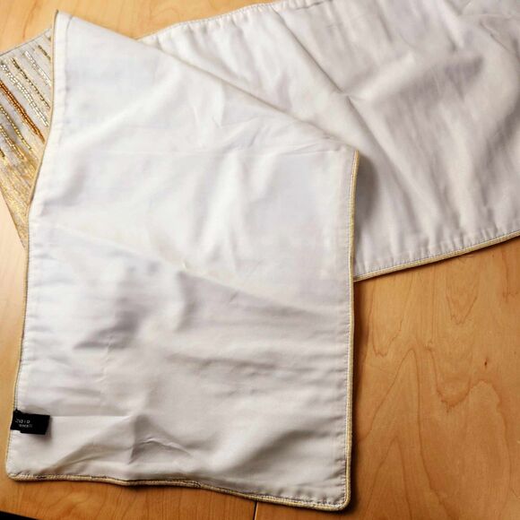 Holiday Tablecloth and Beaded Table Runner Set Gold & Cream Festive Cross Hatch - Picture 4 of 12